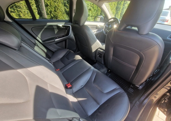 Volvo S60 cena 49900 przebieg: 200000, rok produkcji 2016 z Jędrzejów małe 704